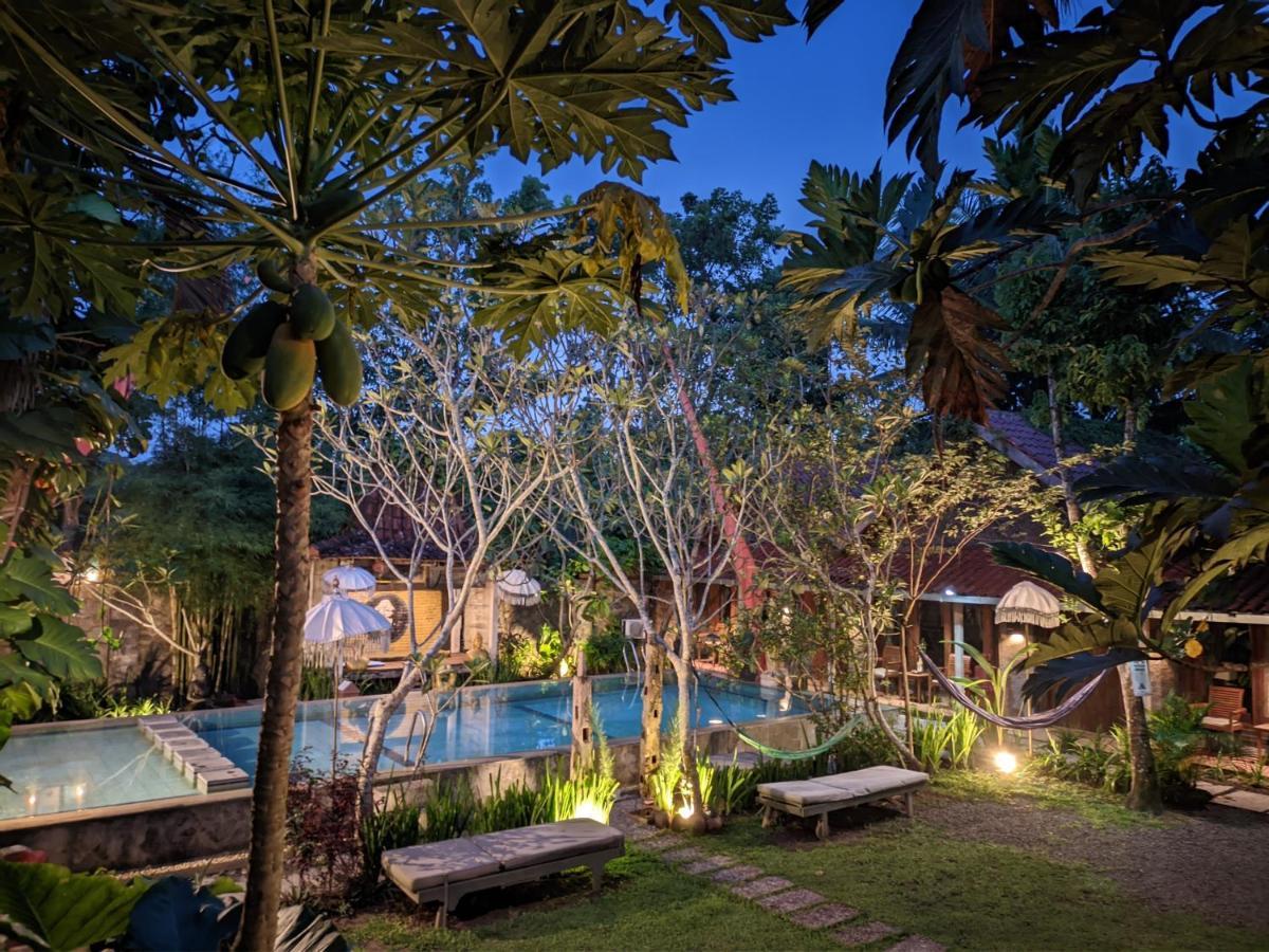 Astuti Gallery Homestay Yogyakarta Exterior photo
