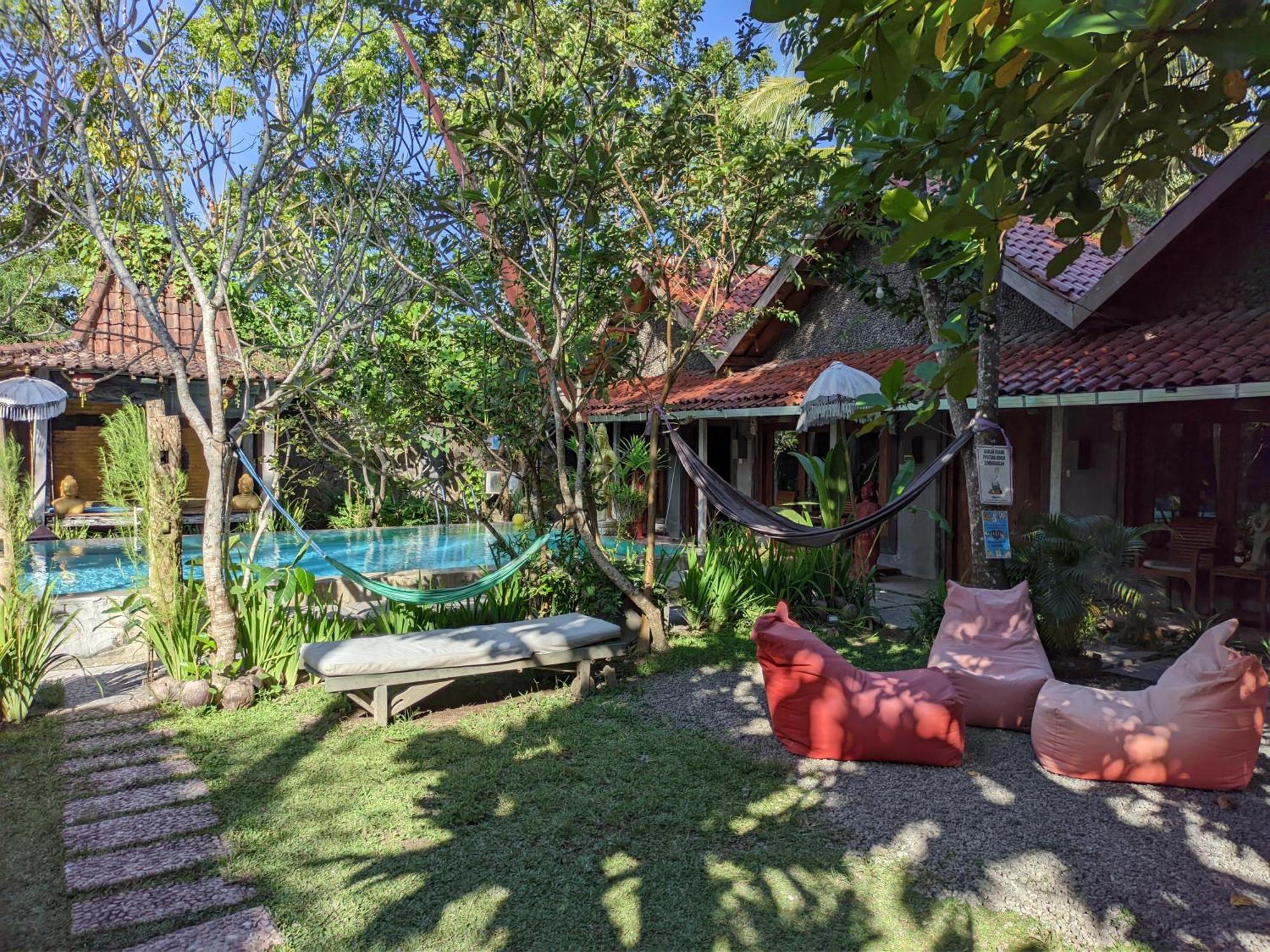 Astuti Gallery Homestay Yogyakarta Exterior photo