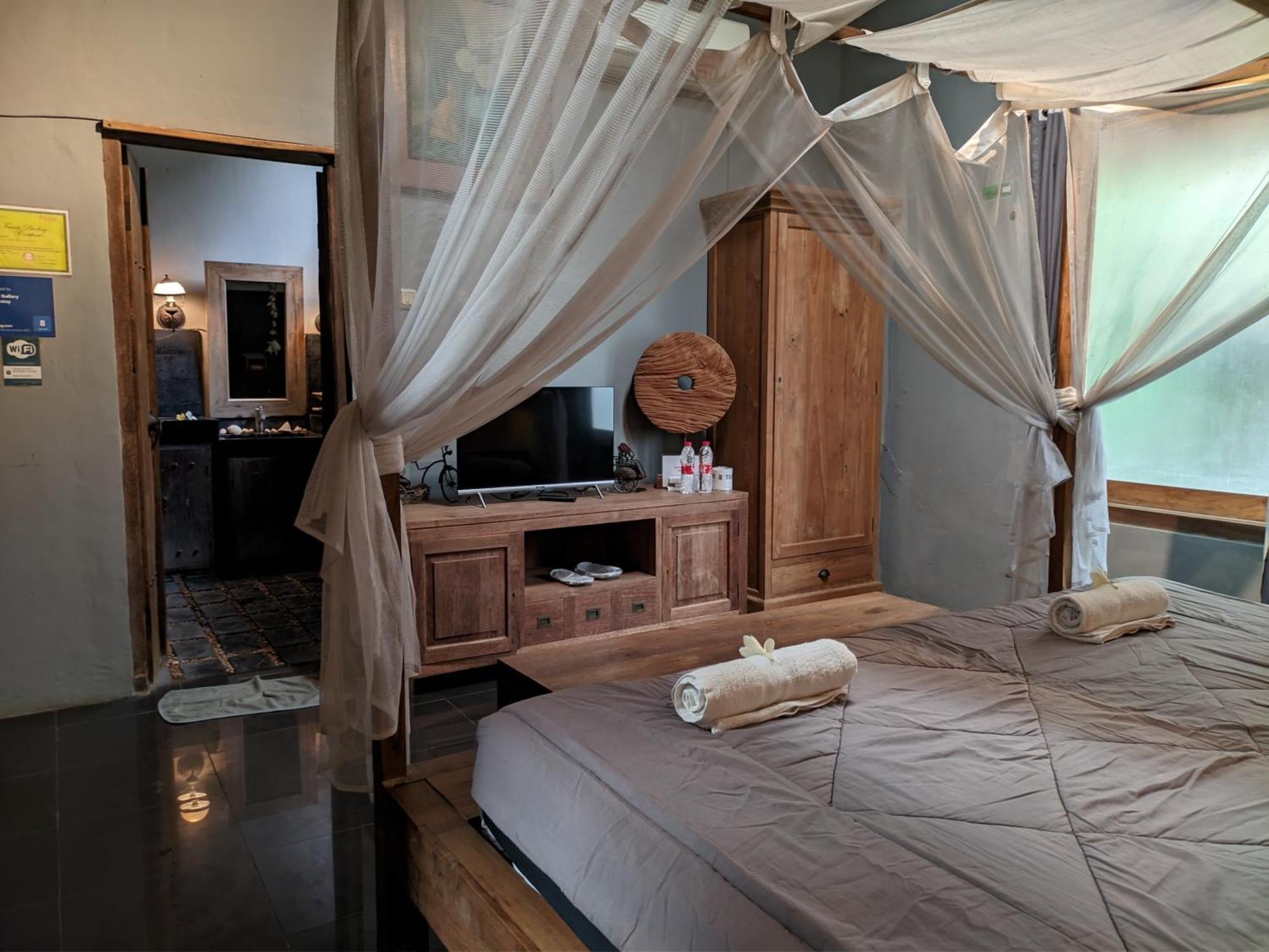 Astuti Gallery Homestay Yogyakarta Exterior photo